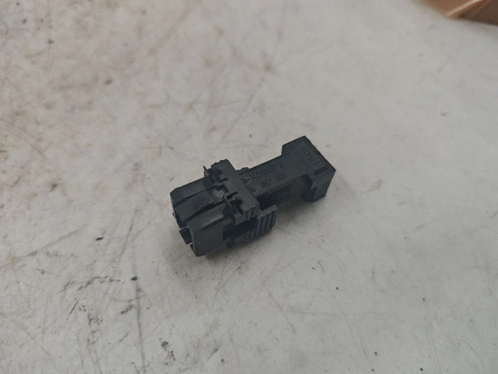 Brake pedal sensor switch – BMW 1 Series E81 E87 (2004-2011)