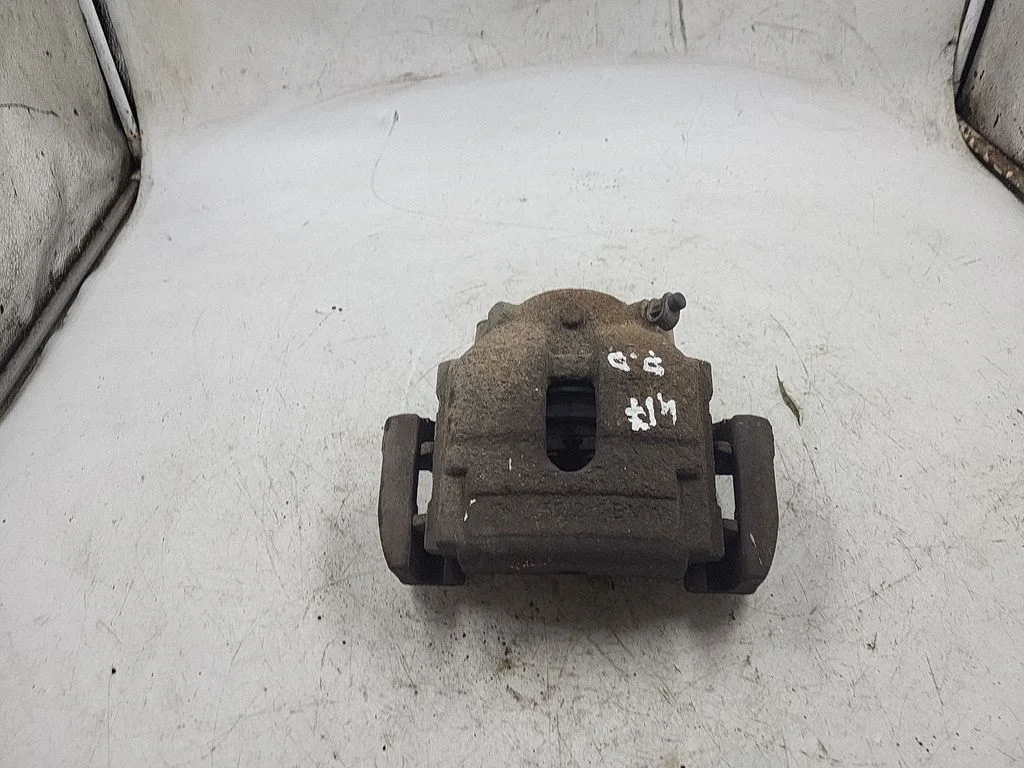 Front brake caliper – front right