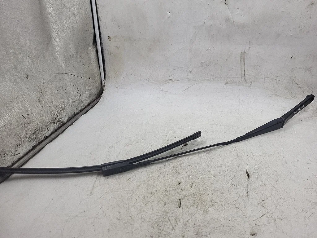 Front wiper blade arm – right