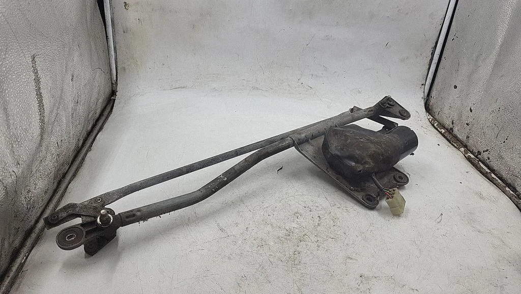 Front wiper linkage and motor