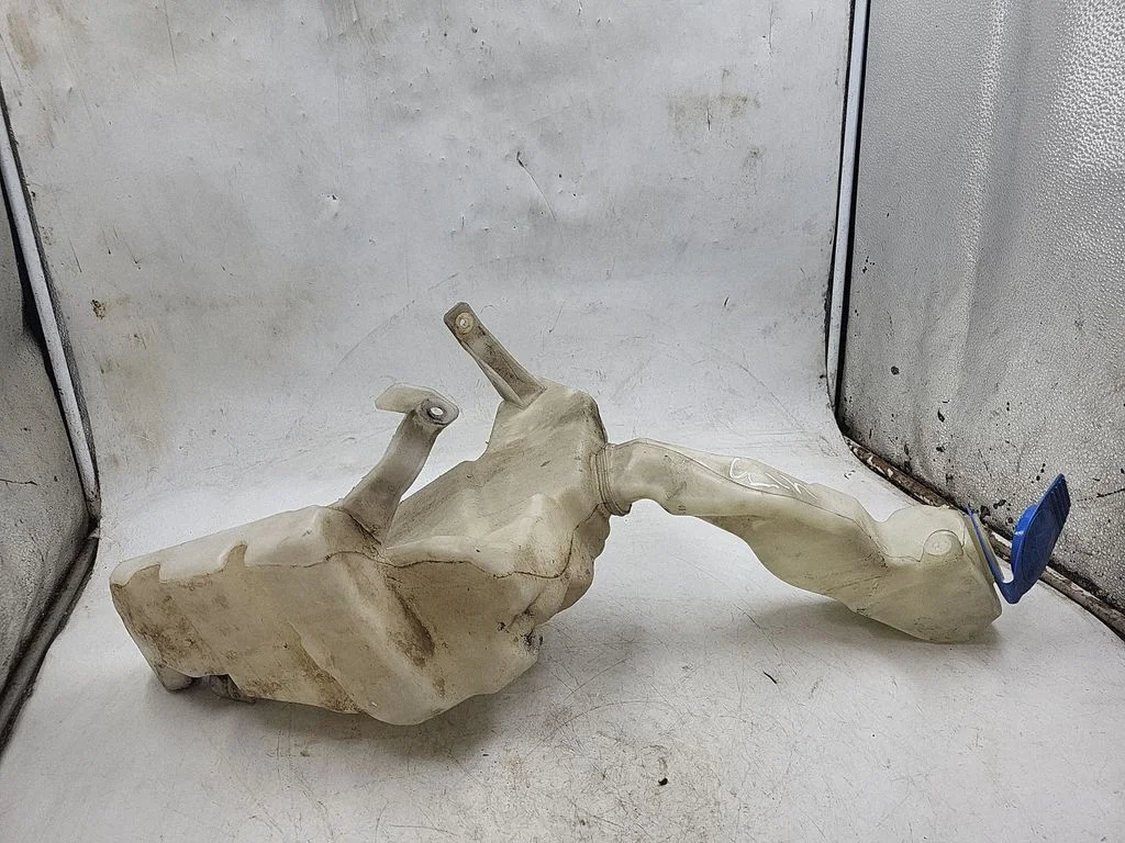 Windshield washer fluid reservoir/tank