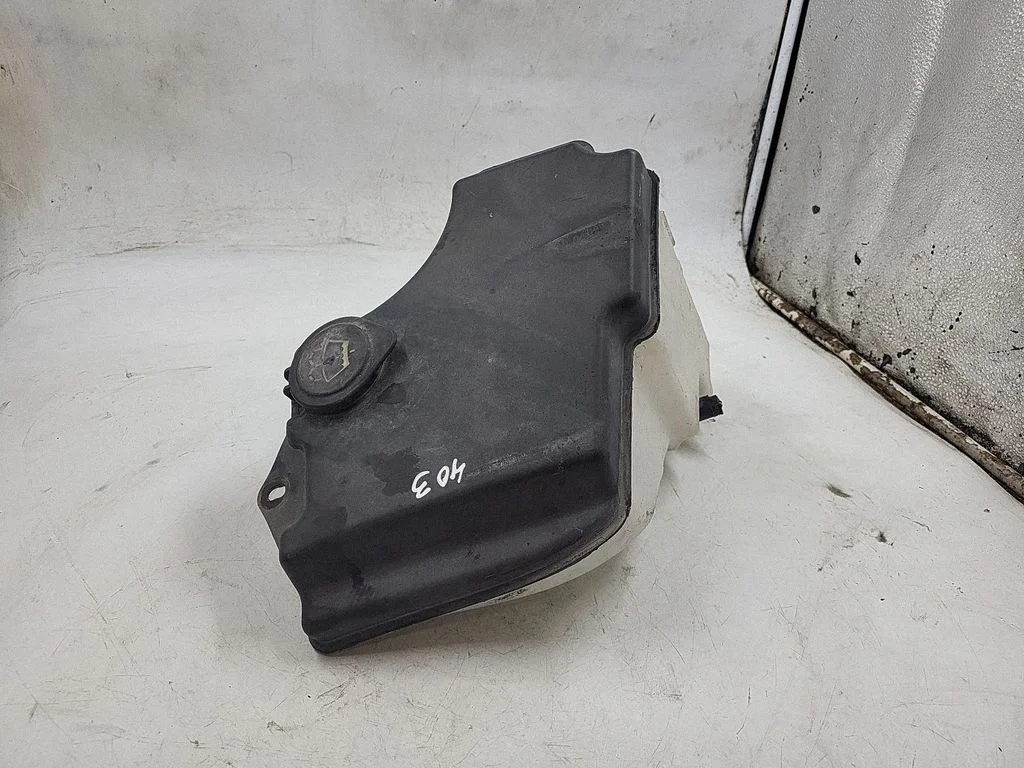 Windshield washer fluid reservoir/tank