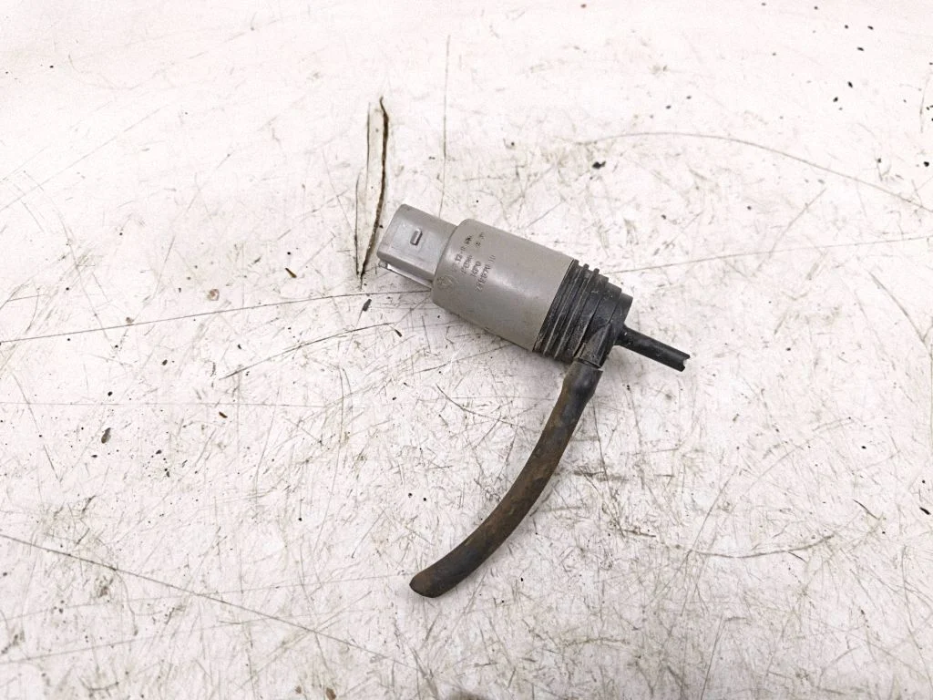 Windscreen/windshield washer pump 6934159