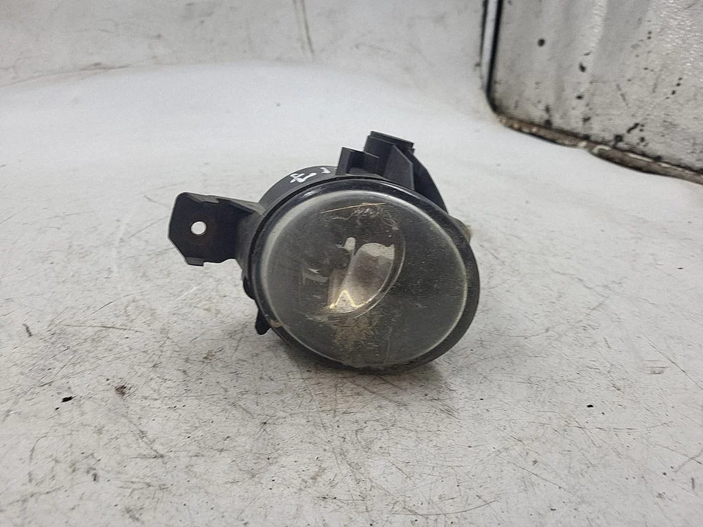 Front fog light 13101610