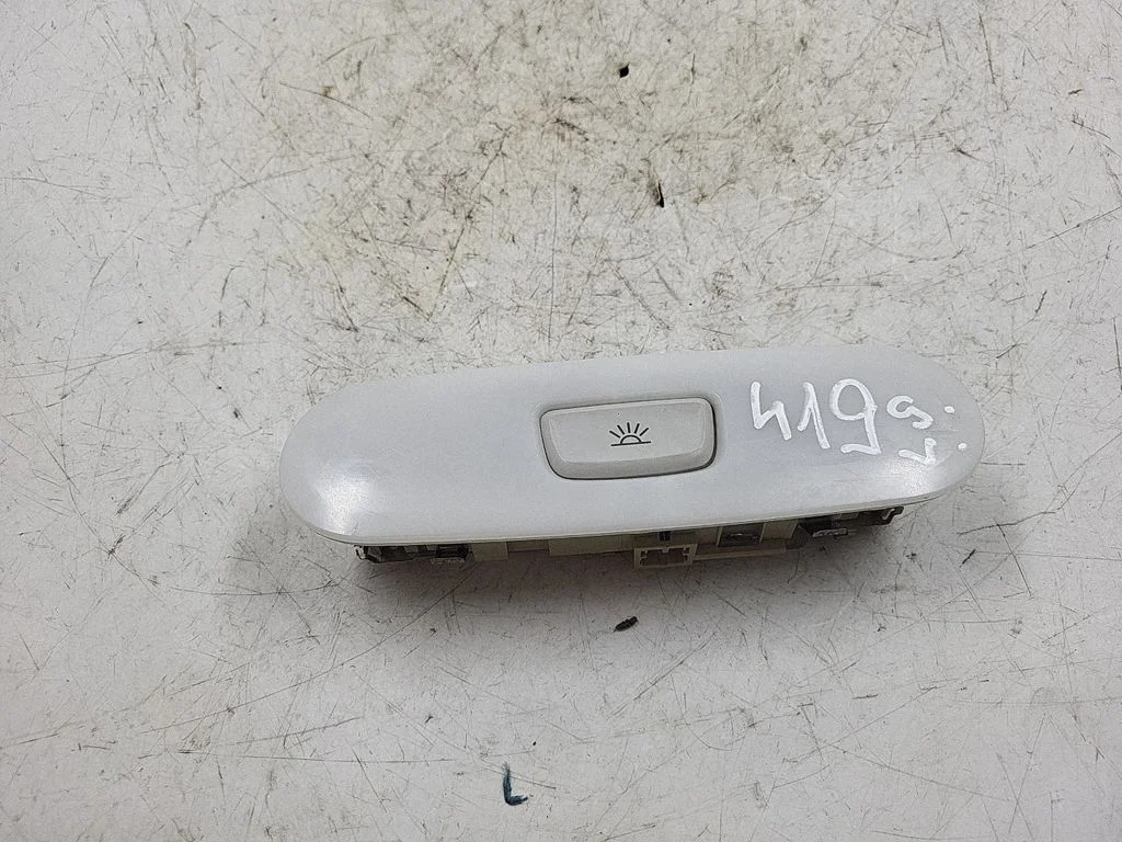 Rear seat light 8T0947111
