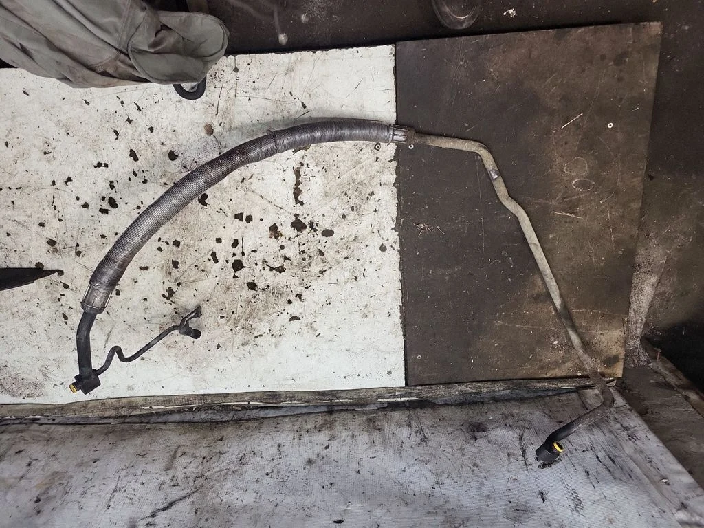 Air conditioning (A/C) pipe/hose