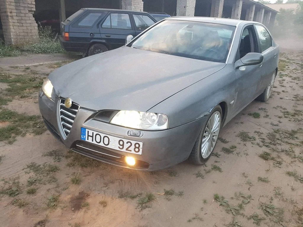 Alfa Romeo 166