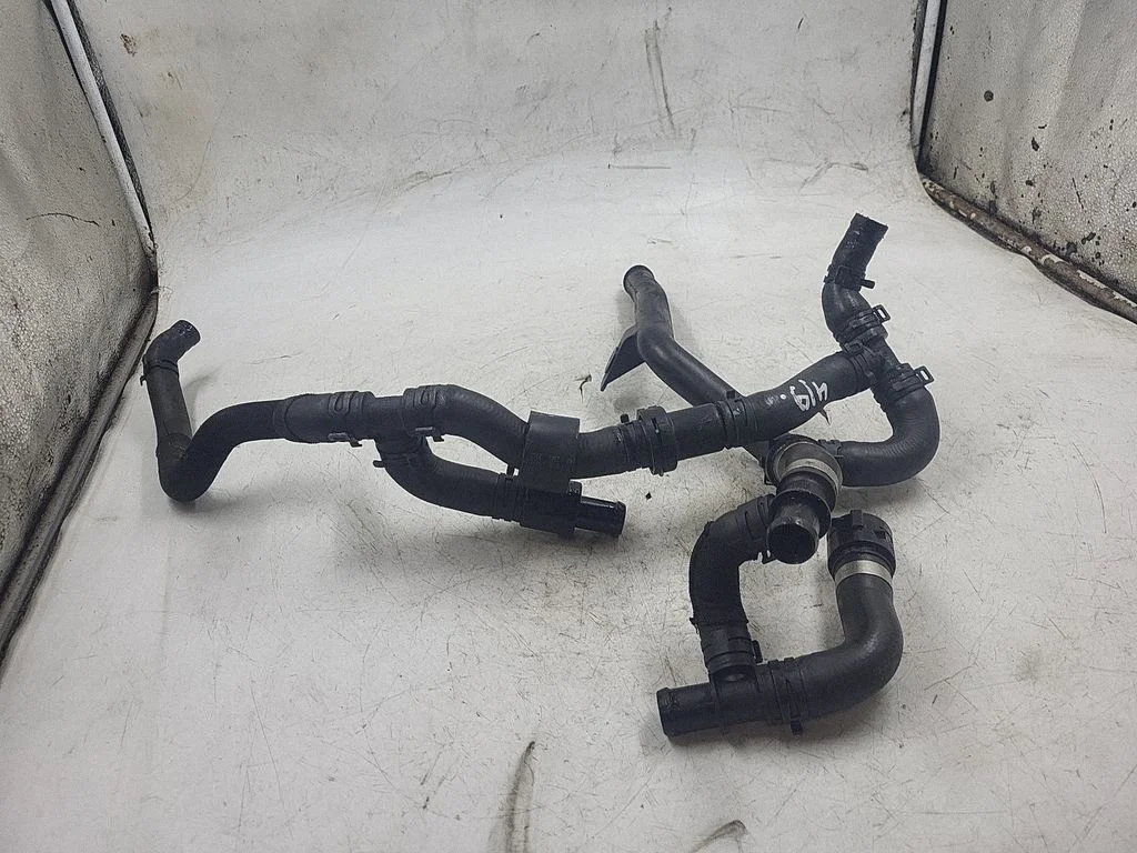 Engine coolant pipe/hose