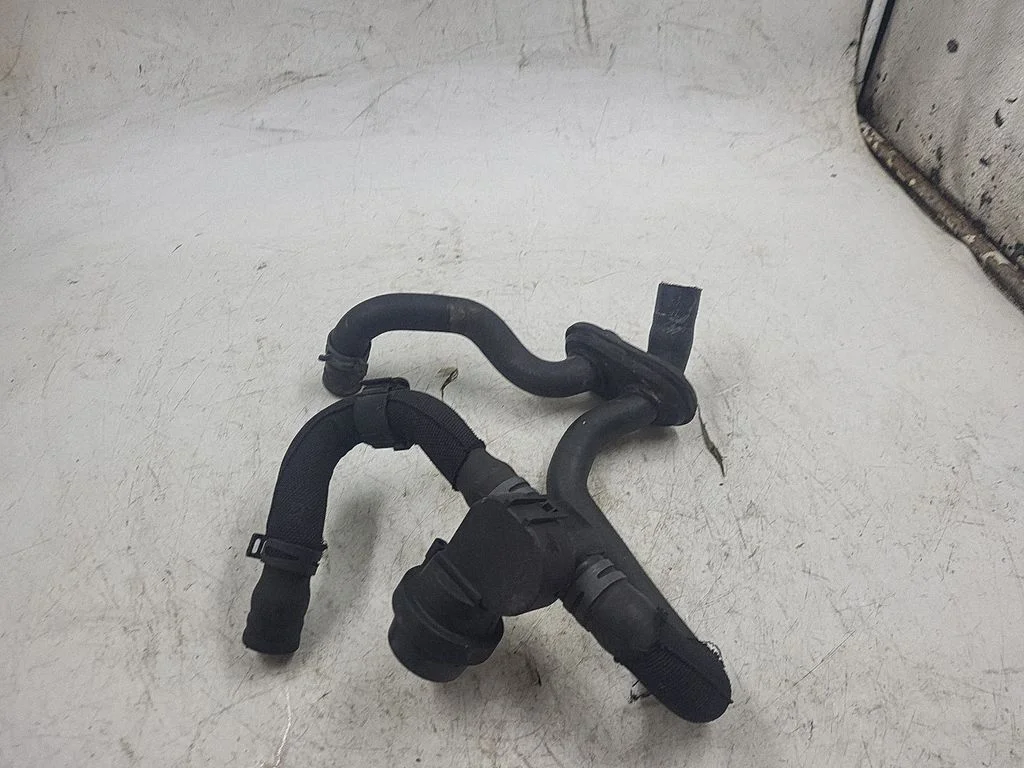 Engine coolant pipe/hose