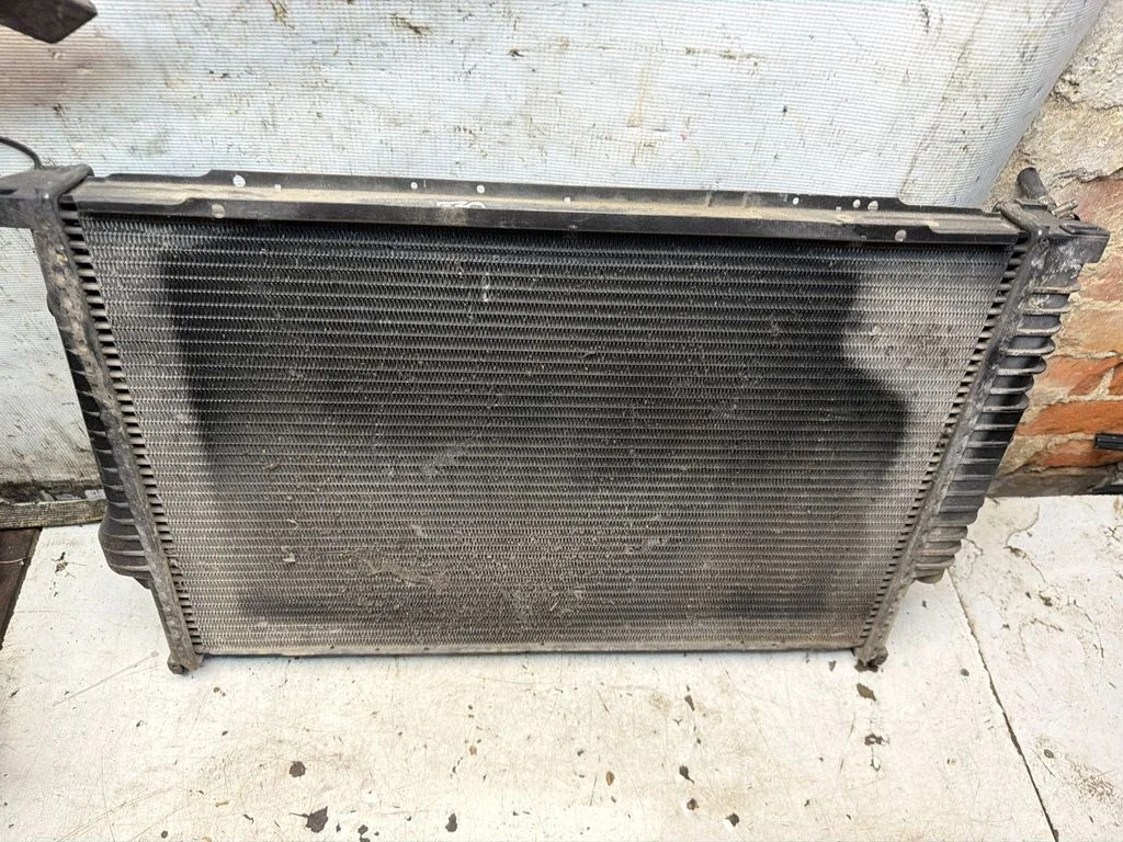 Jahutusvedeliku radiaator 2243449