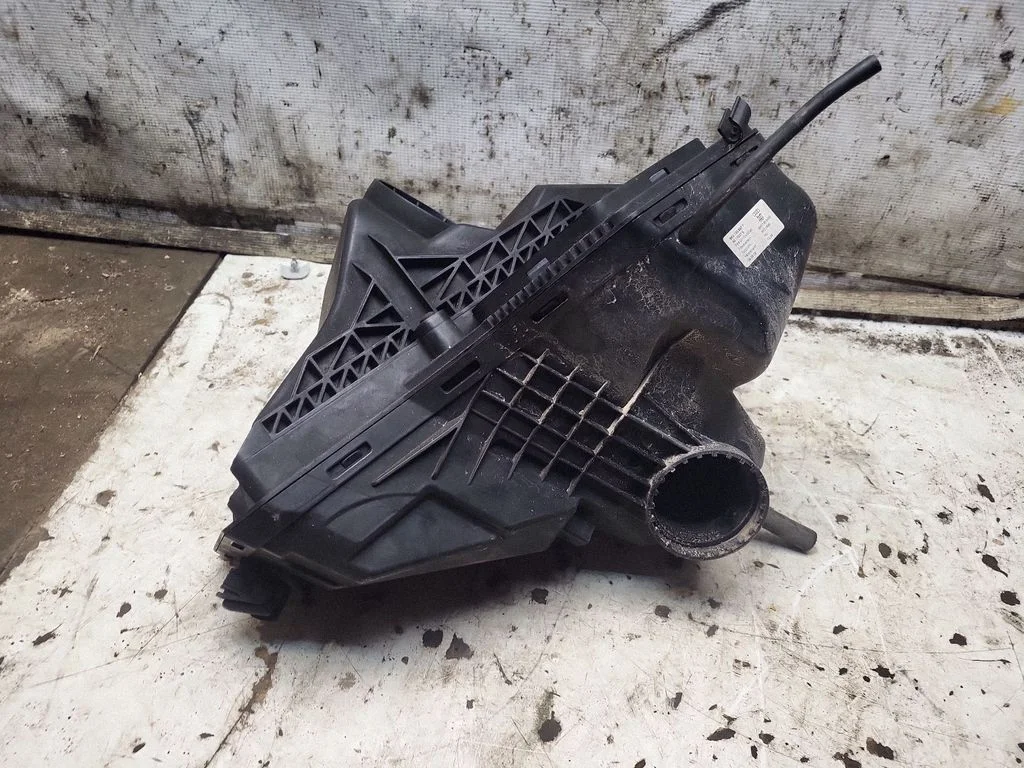 Õhufiltri korpus 8K0133843E
