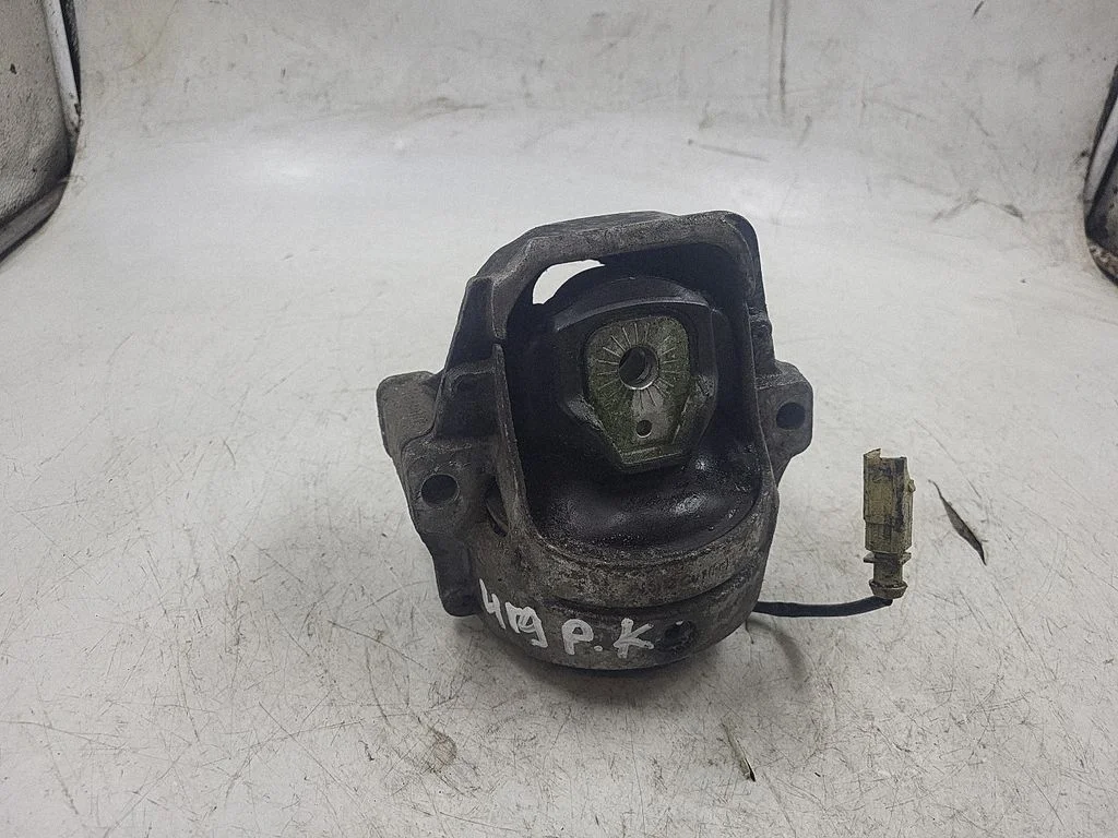 Engine mount bracket – front left