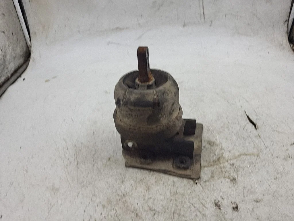 Engine mount bracket