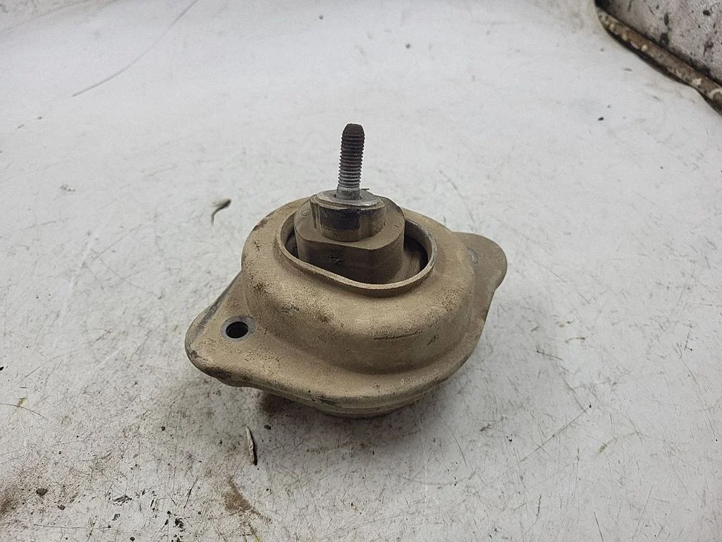 Engine mount bracket 3400336