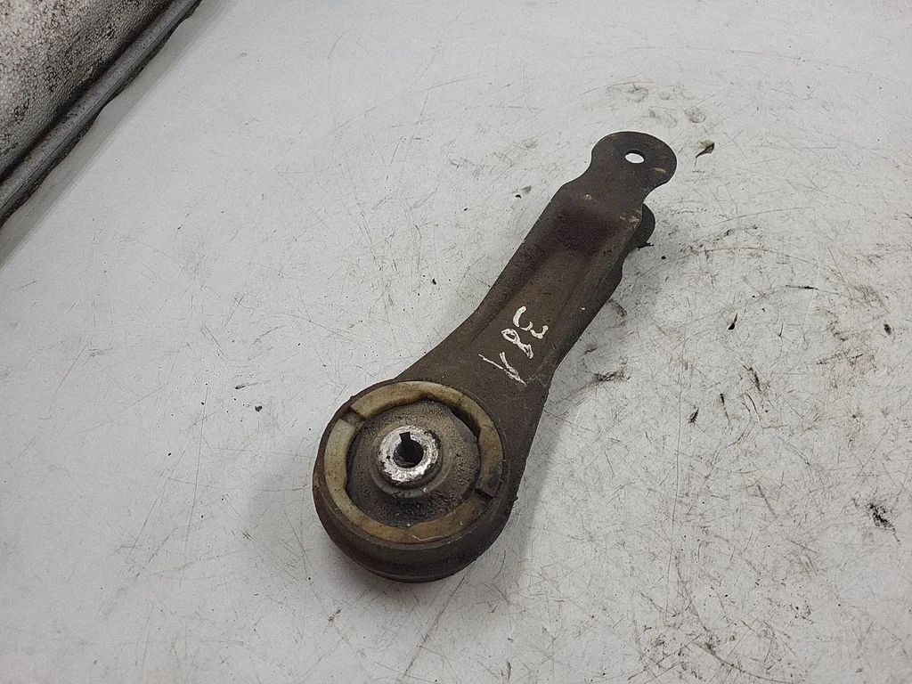 Engine mount bracket