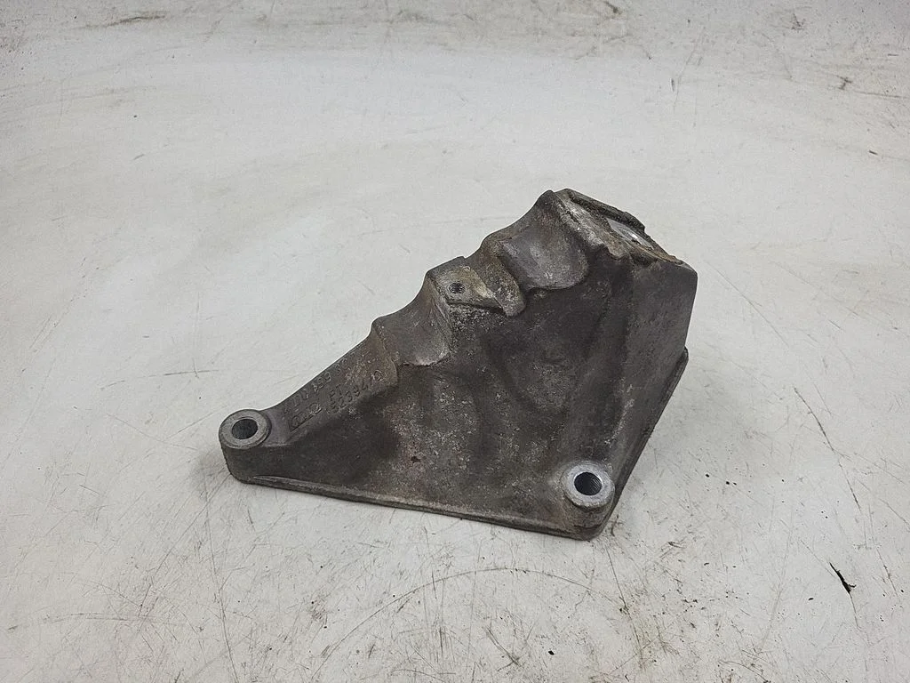 Engine mounting bracket 4D0199307E