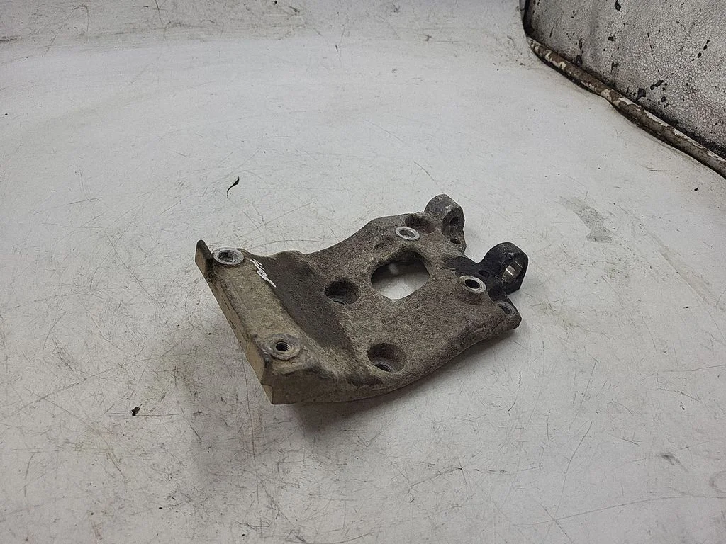 Engine mounting bracket – Ford Transit Custom (2013-2023)