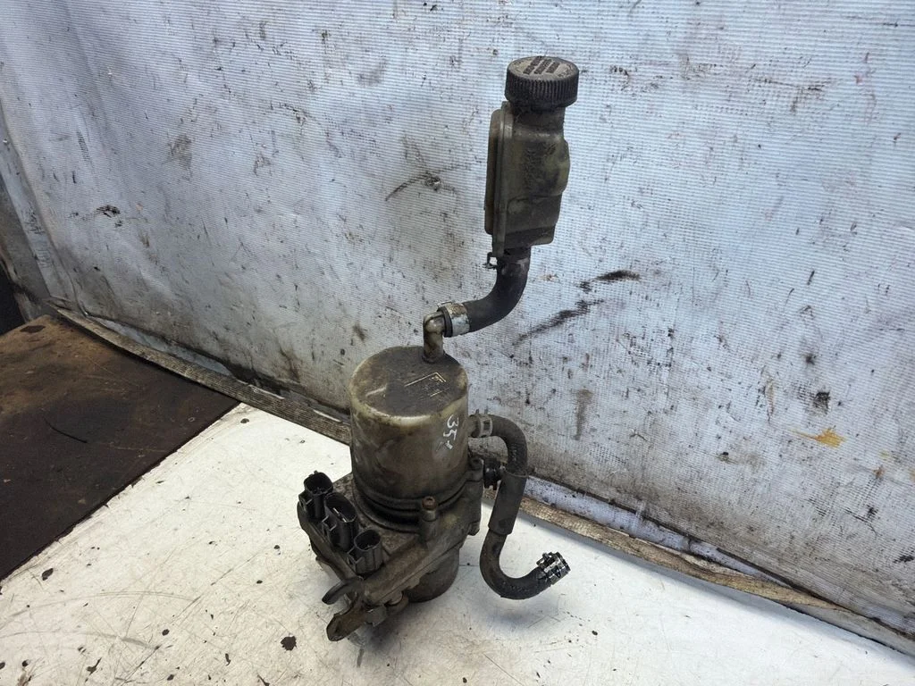 Power steering pump – Mazda 3 I (2003-2006)