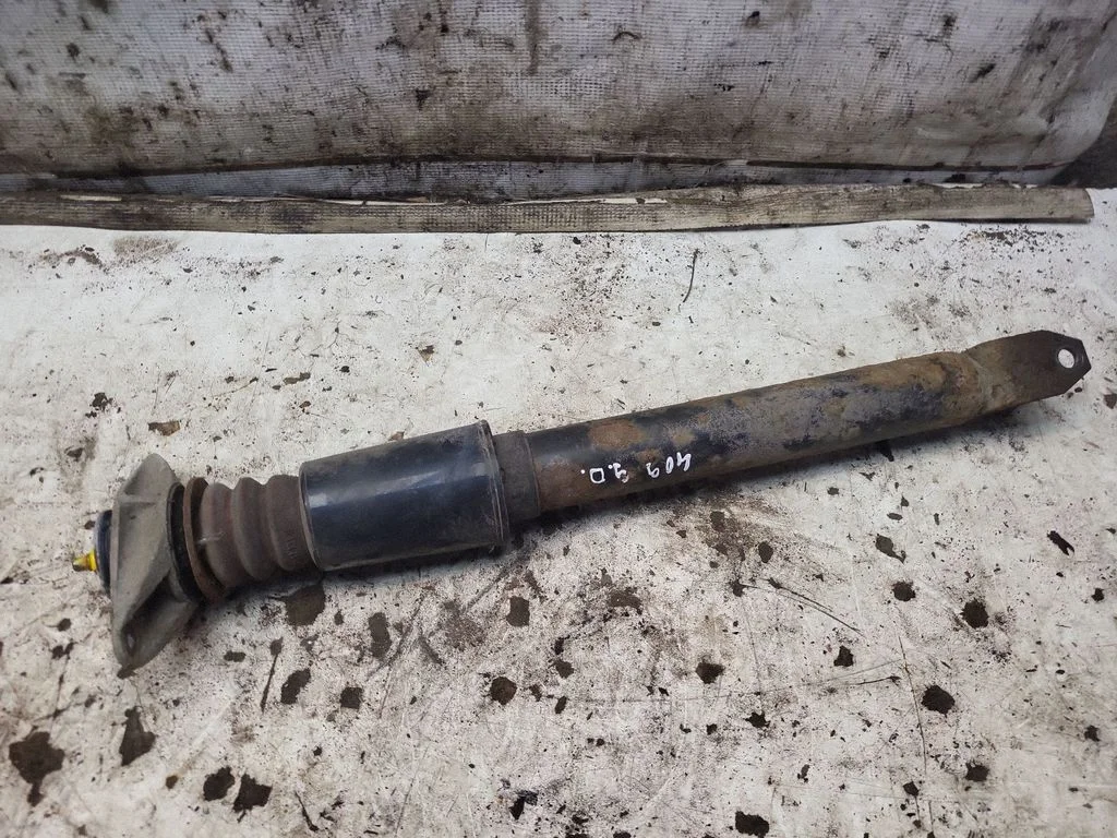 Rear shock absorber/damper – rear right