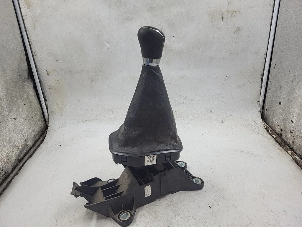 Gear selector mechanism C9B7A