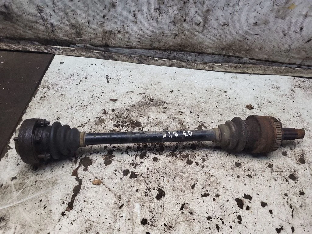 Rear driveshaft – rear right