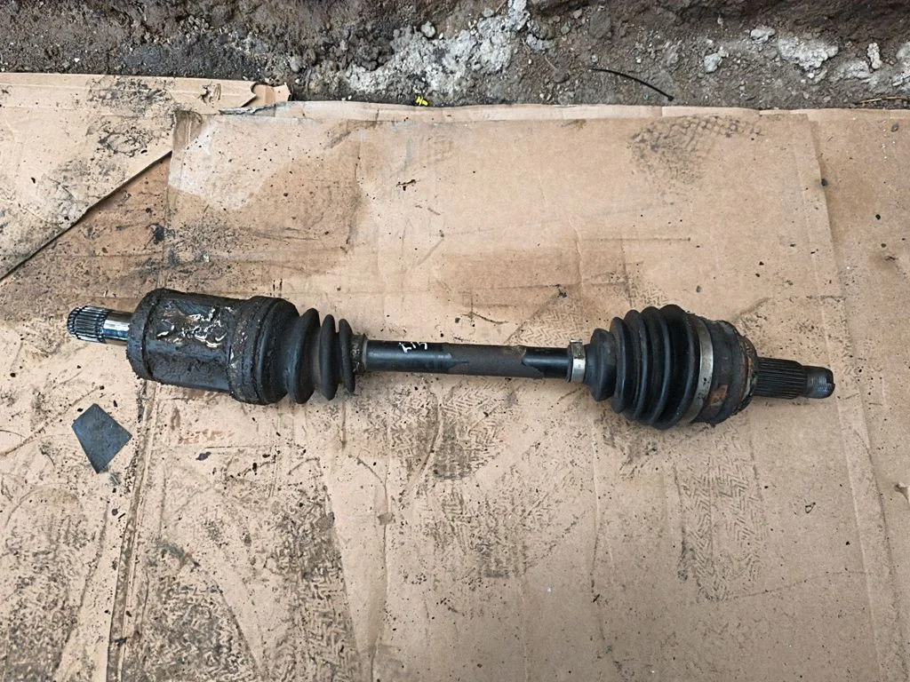 Front driveshaft – front left