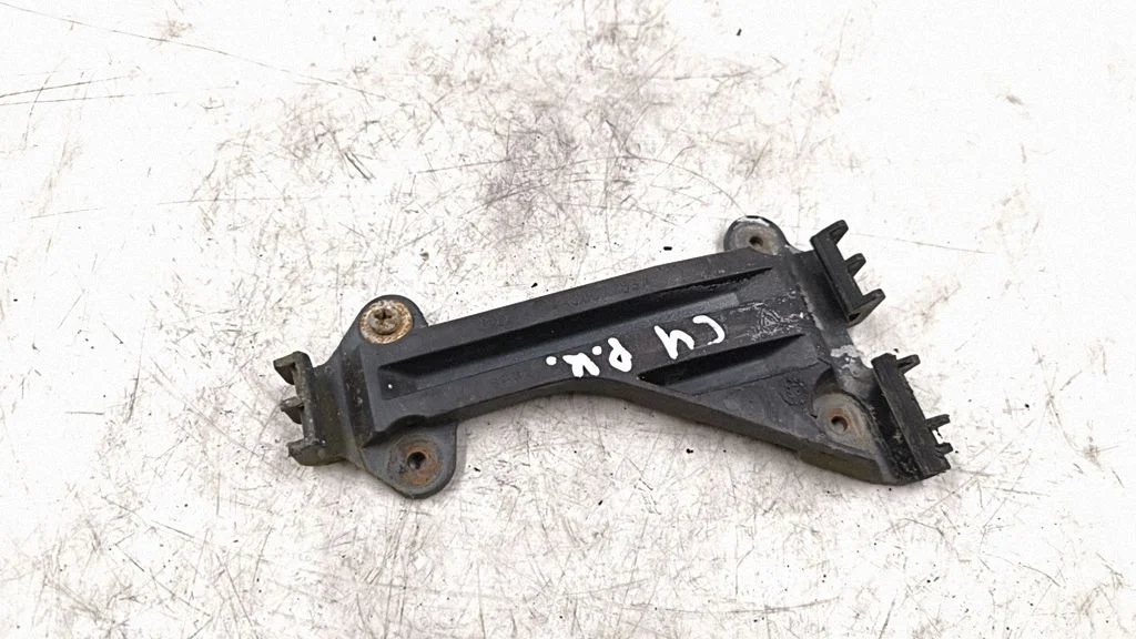 Front bumper mounting bracket – Audi 100 S4 C4 (1990-1995)