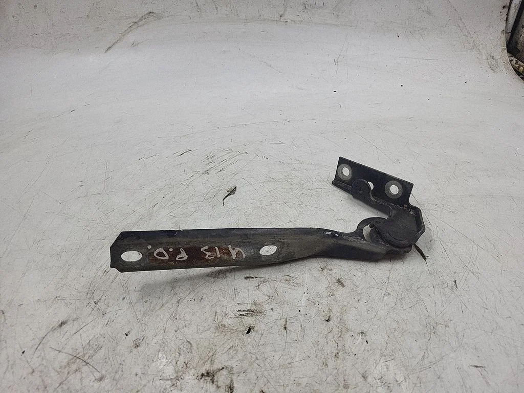 Engine bonnet/hood hinges – front right