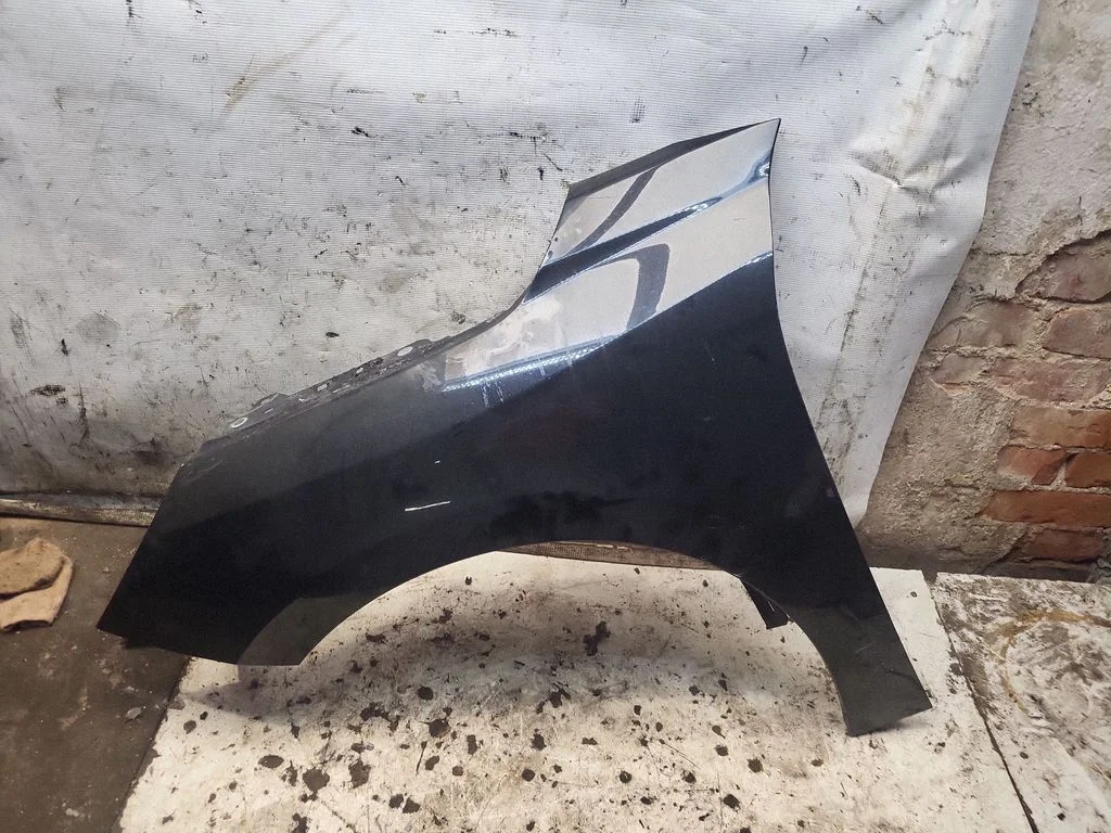 Fender – front left