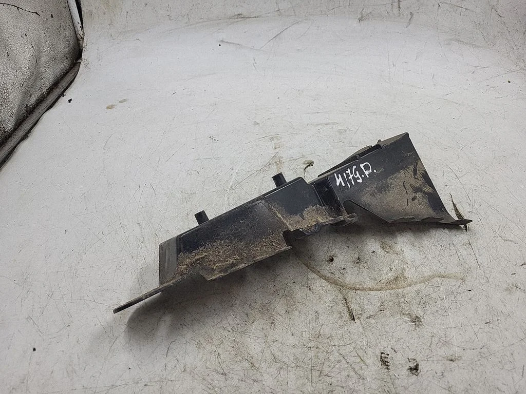 Rear bumper mounting bracket – rear right