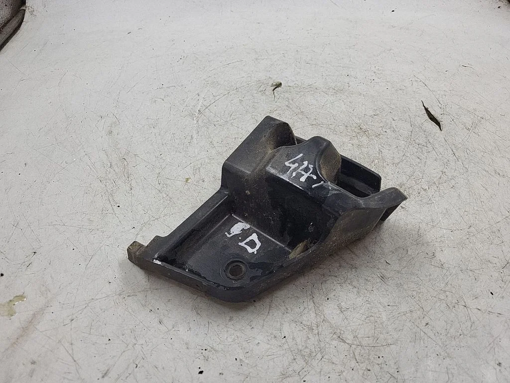 Rear bumper mounting bracket – rear right