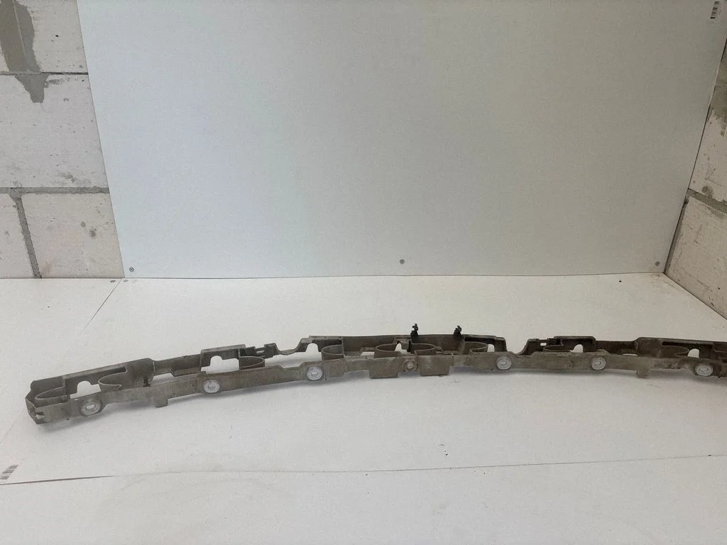 Rear bumper mounting bracket