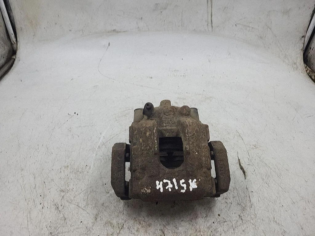 Rear brake caliper – rear right