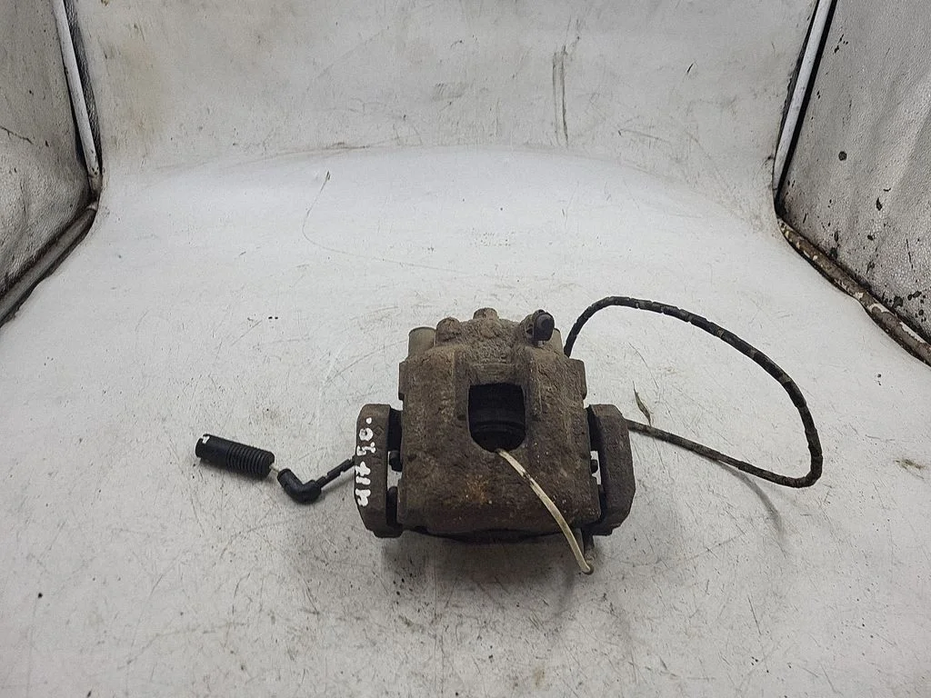 Rear brake caliper – rear right