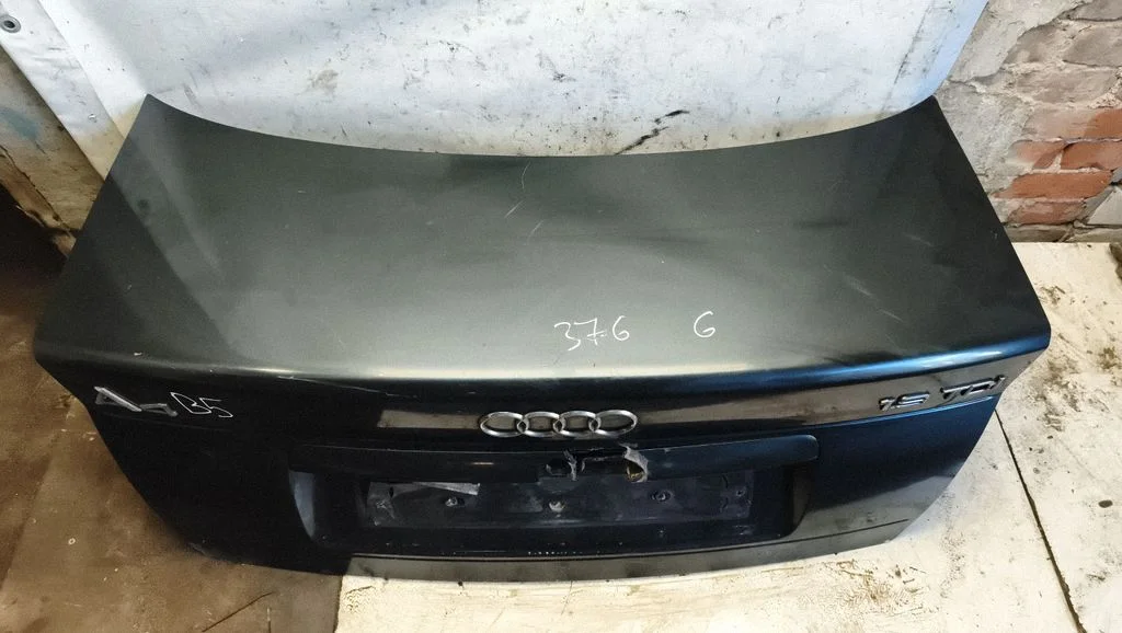 Tailgate/trunk/boot lid – rear