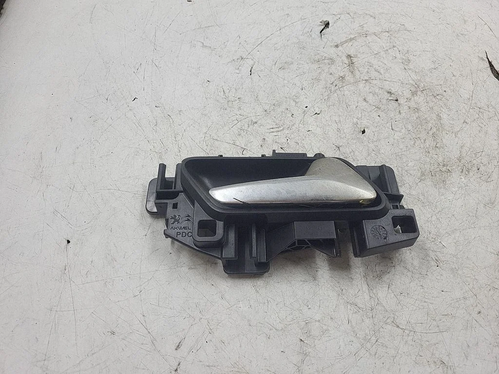Front door interior handle A006AB01