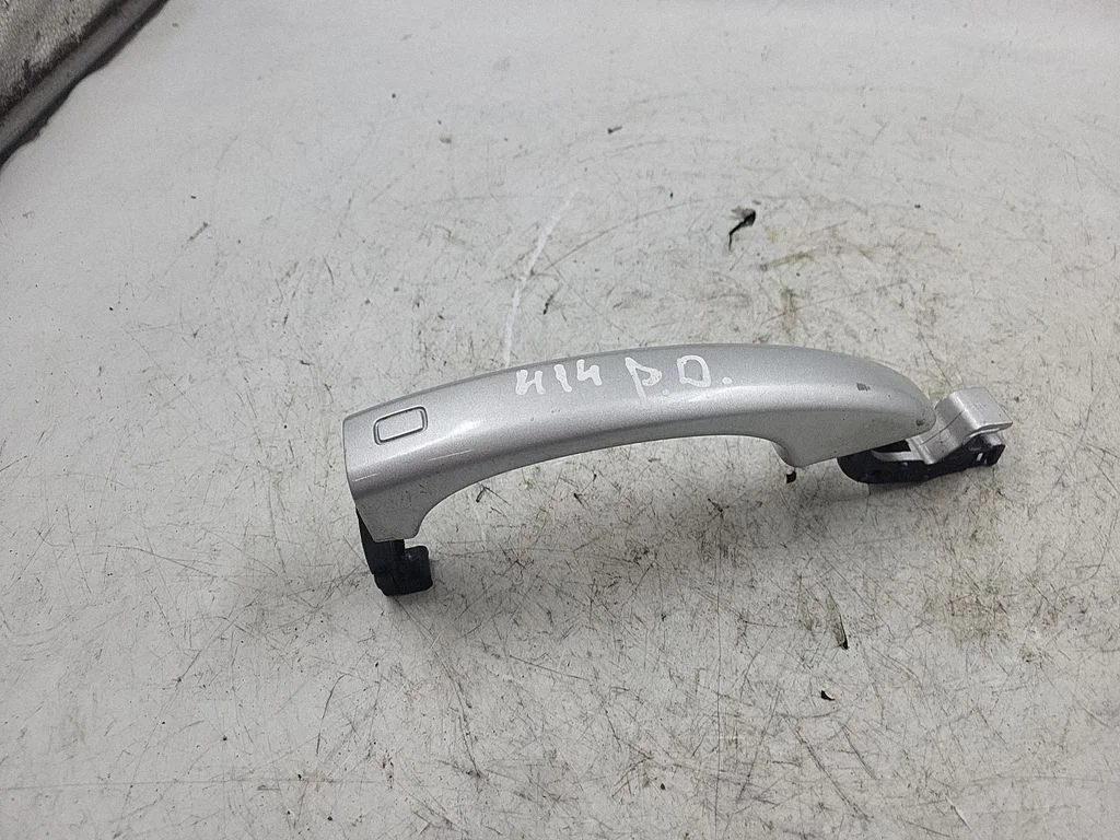 Klamka zewnętrzna drzwi przednich 8T0837205A