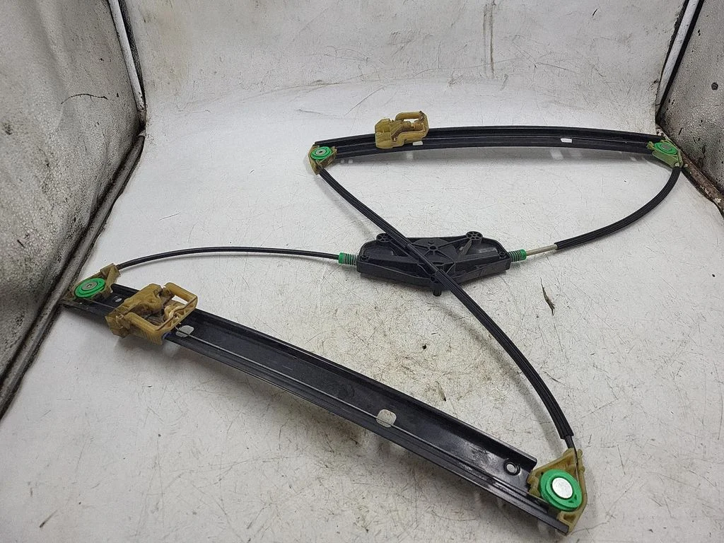 Front window lifting mechanism without motor – front right