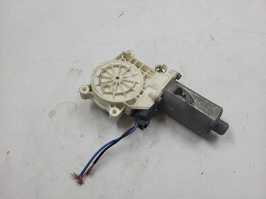 Front door window regulator motor 0130821923