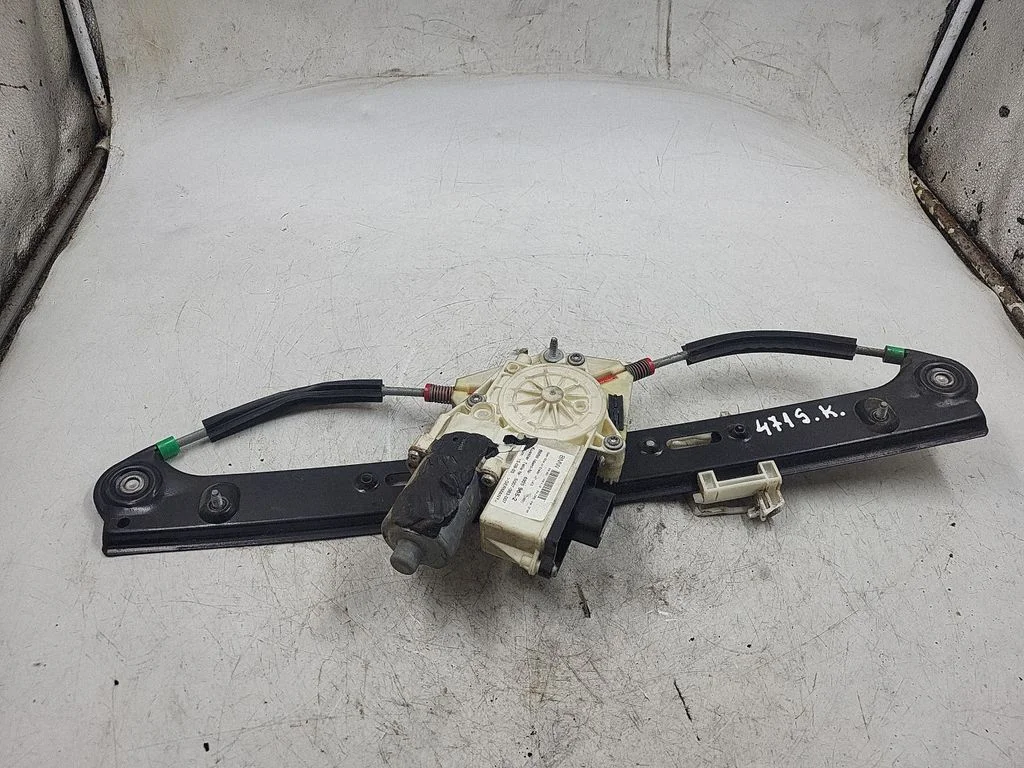 Mechaninis priekinio lango pakėlimo mechanizmas
