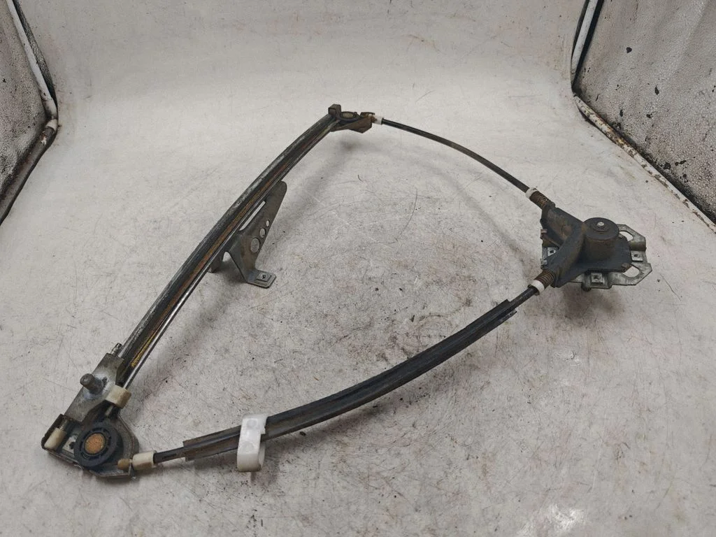 Mechaninis priekinio lango pakėlimo mechanizmas