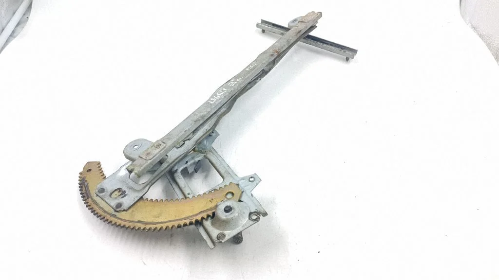 Mechaninis priekinio lango pakėlimo mechanizmas