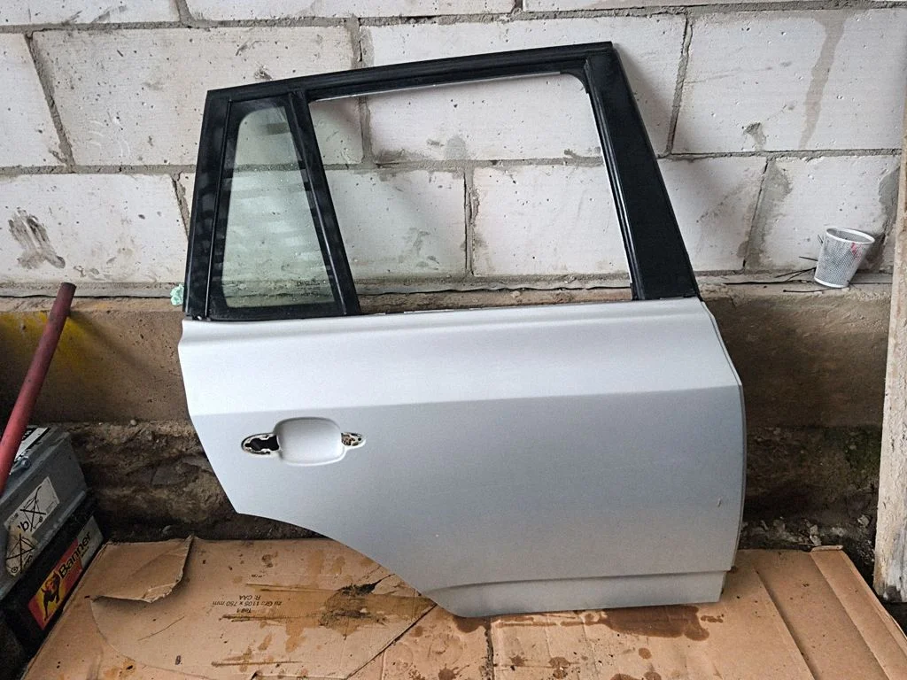 Rear door – rear right