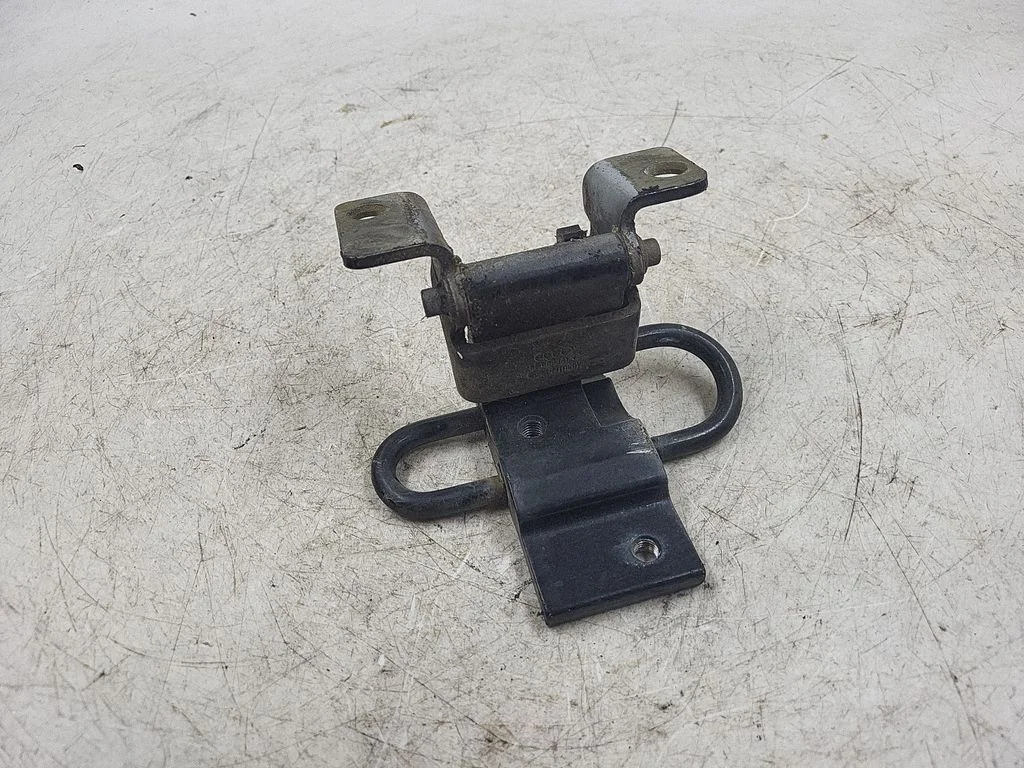 Rear door upper hinge – rear right