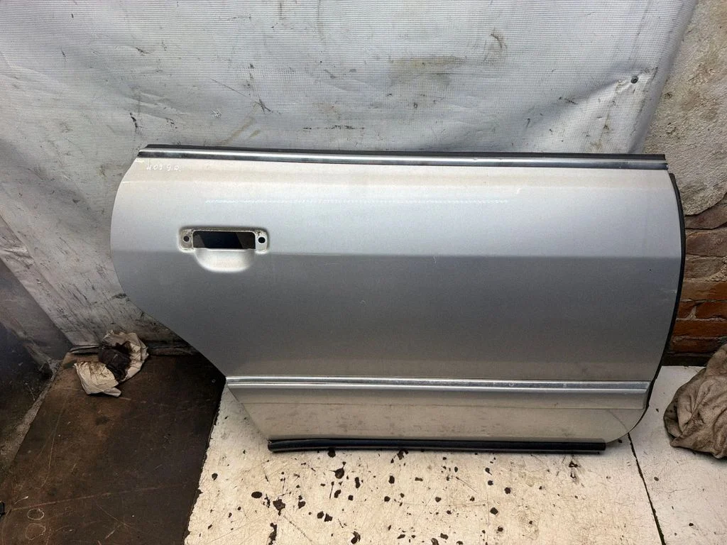Rear door – rear right