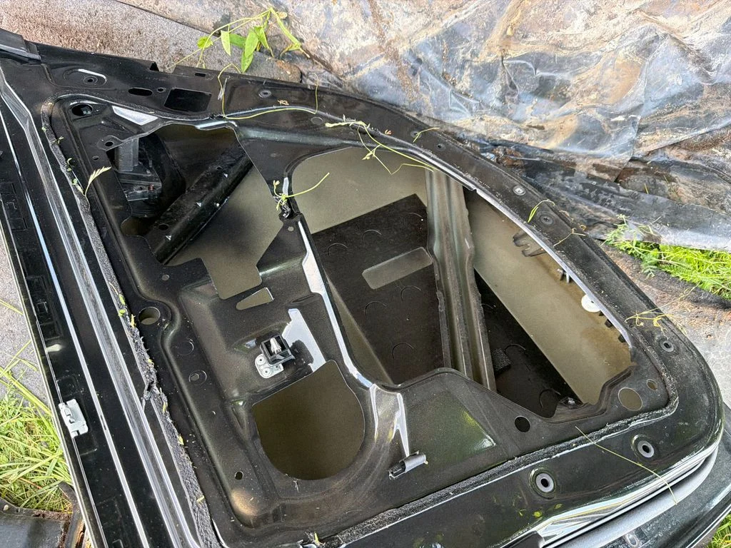 Rear door – rear right