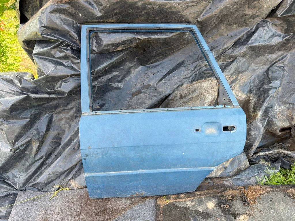 Rear door – rear right