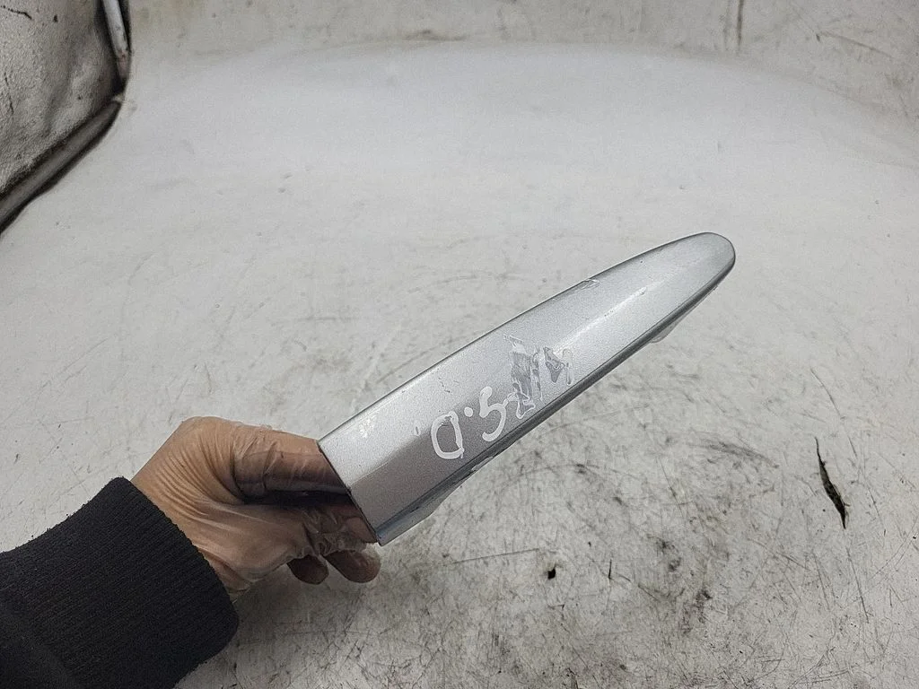 Rear door exterior handle – rear right