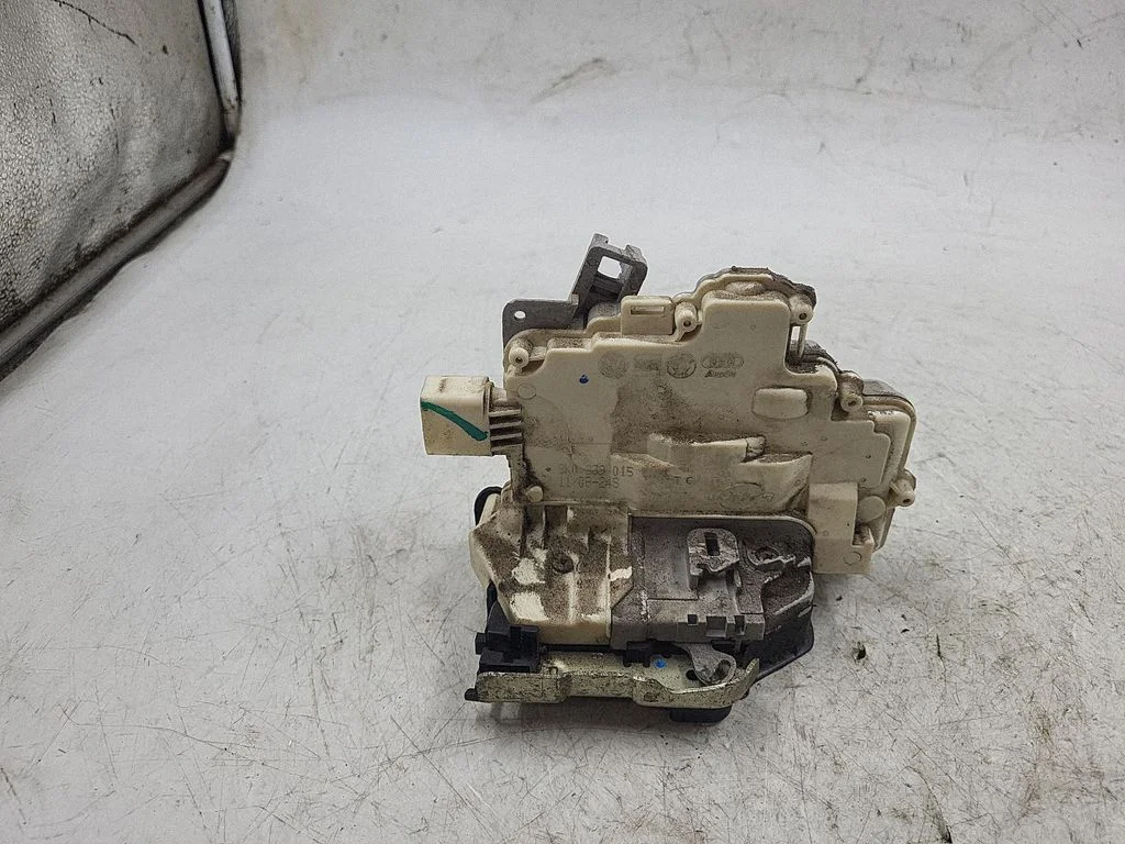 Rear door lock – Audi A4 Allroad B8 (2008-2016)