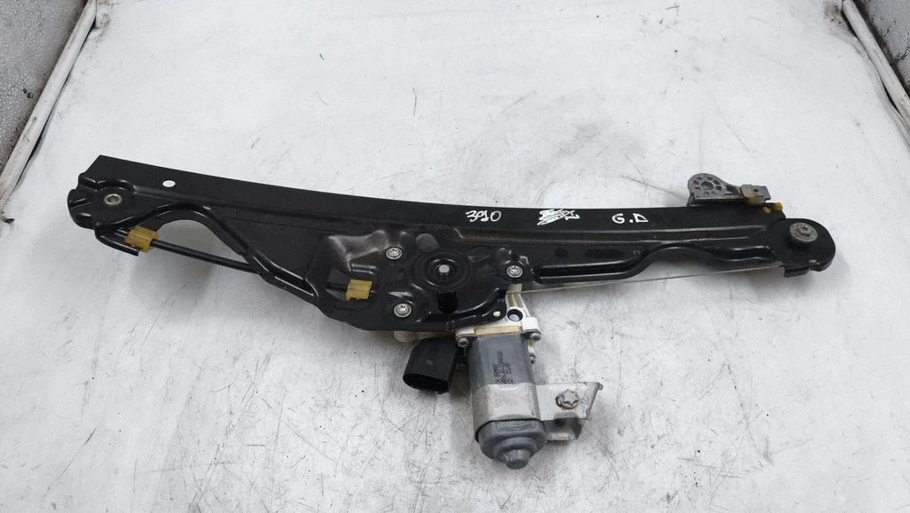 Rear door window regulator with motor 7184746